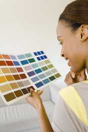 Charlotte, NC woman picking interior paint colors